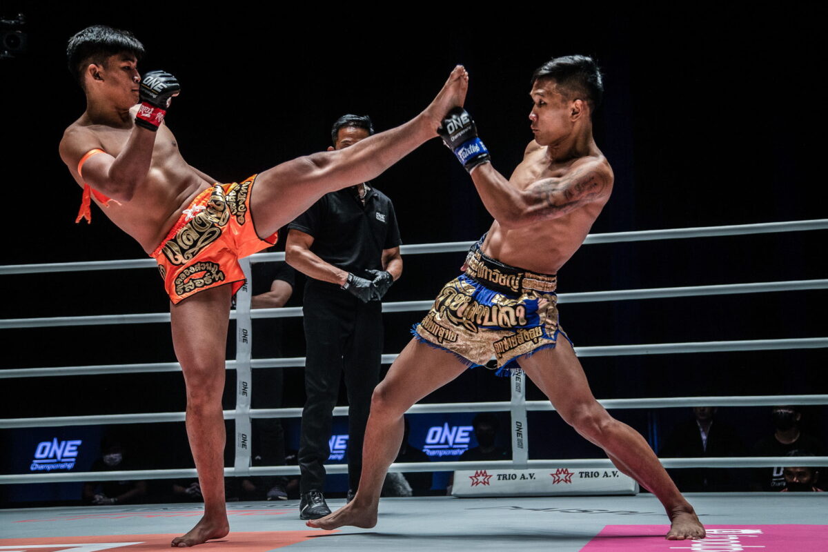 Battle of ONE Lumpinee and the battle between &ldquo;The Million Dollar Baby&rdquo; Sangmanee P.K. Saenchai Muay Thai Gym and &ldquo;Left Meteorite&rdquo; Kulabdam Sor Jor Peek Uthai