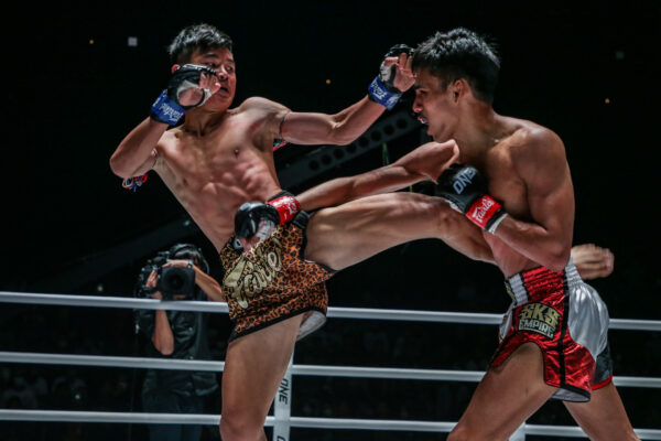 Khunsueklek&nbsp;Ufaboomdeksean VS Petbanrai Singha Mawynn,34 fights without losing.