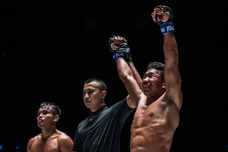 Collection of images from battles in the battle of ONE Lumpinee.