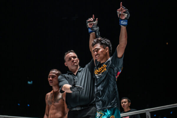 The CRAZIEST SAGAENGARM VS Petbanrai | ONE Lumpinee 7