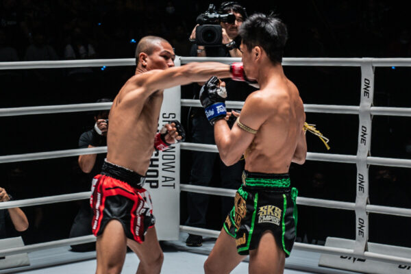 WIN BY KNOCKOUT FAST Thongpoon VS. Tomorrow | ONE LUMPINEE 10