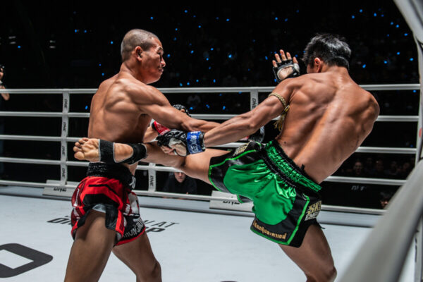 WIN BY KNOCKOUT FAST Thongpoon VS. Tomorrow | ONE LUMPINEE 10