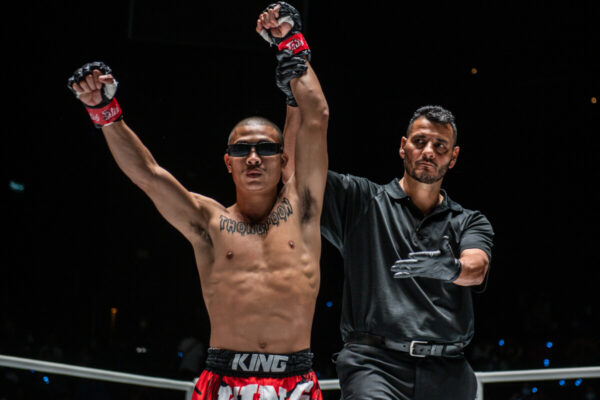 WIN BY KNOCKOUT FAST Thongpoon VS. Tomorrow | ONE LUMPINEE 10