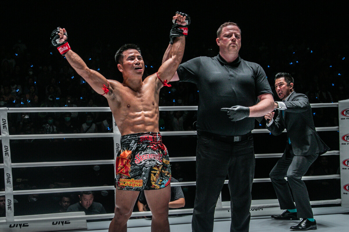 Collection of images from battles in the battle of ONE Lumpinee.