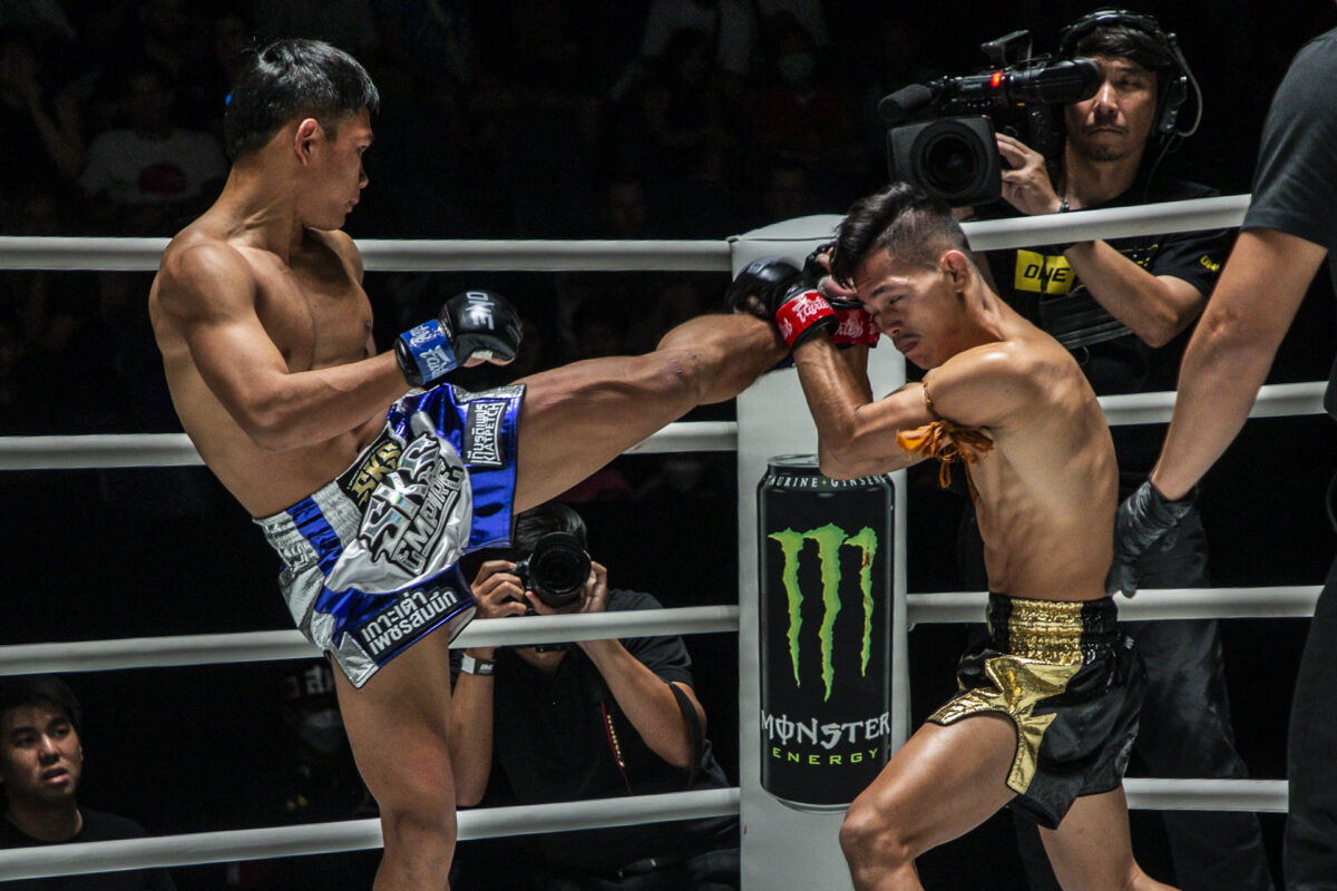 Collection of images from battles in the battle of ONE Lumpinee.