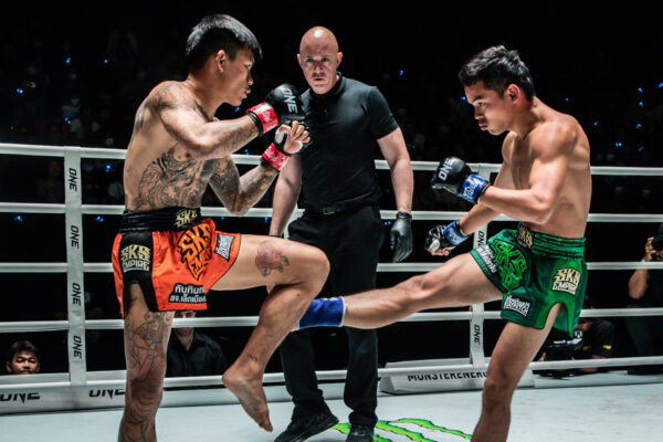 Fierce punch power and the speed of releasing the punch TUBTIMTHONG VS. PETCHNUMCHAI | ONE LUMPINEE 12
