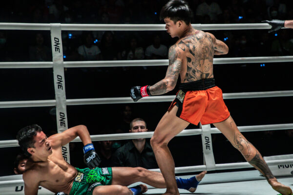 Fierce punch power and the speed of releasing the punch TUBTIMTHONG VS. PETCHNUMCHAI | ONE LUMPINEE 12